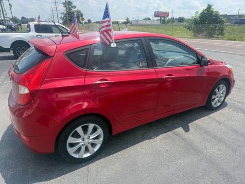 Red 2014 Hyundai Accent SE