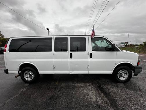 2017 Chevrolet Express 3500 LT