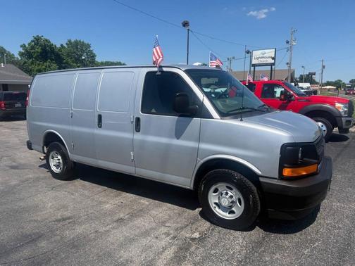 Silver Ice Metallic 2017 Chevrolet Express 2500 Work Van