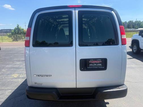 Silver Ice Metallic 2017 Chevrolet Express 2500 Work Van