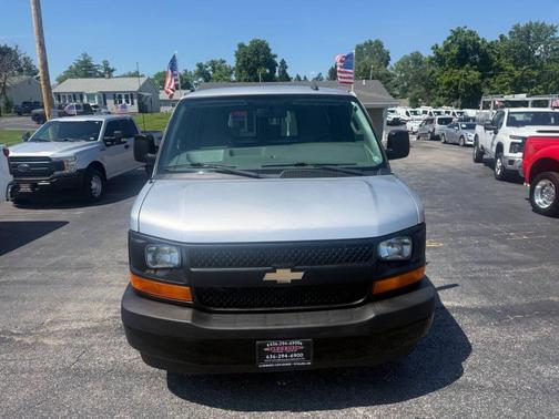 Silver Ice Metallic 2017 Chevrolet Express 2500 Work Van