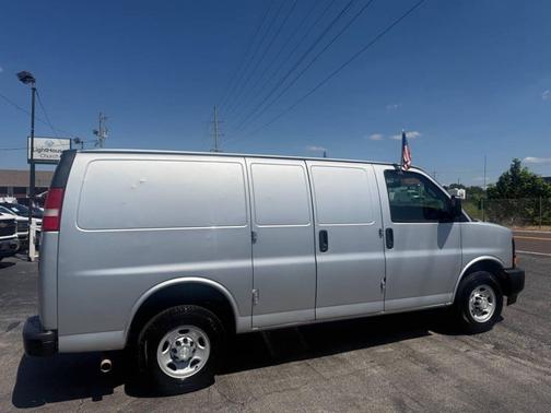 Silver Ice Metallic 2017 Chevrolet Express 2500 Work Van