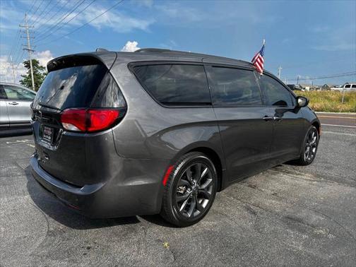 2020 Chrysler Pacifica Touring 4dr Mini Van