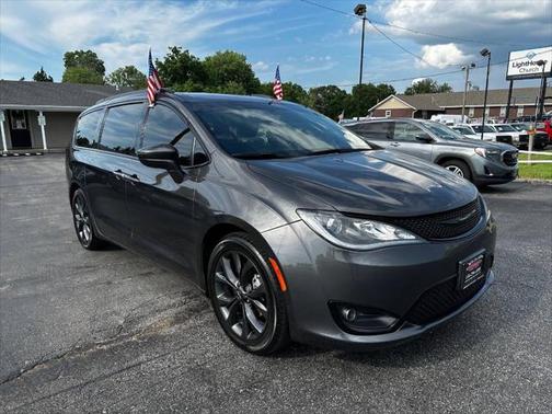 2020 Chrysler Pacifica Touring 4dr Mini Van