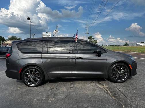 2020 Chrysler Pacifica Touring 4dr Mini Van