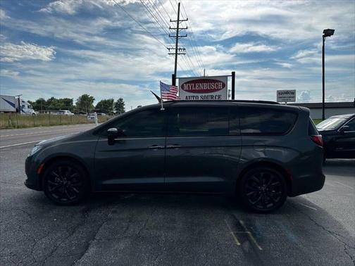 2020 Chrysler Pacifica Touring 4dr Mini Van