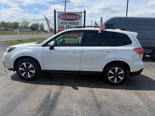White 2018 Subaru Forester 2.5i Premium