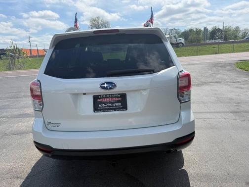White 2018 Subaru Forester 2.5i Premium