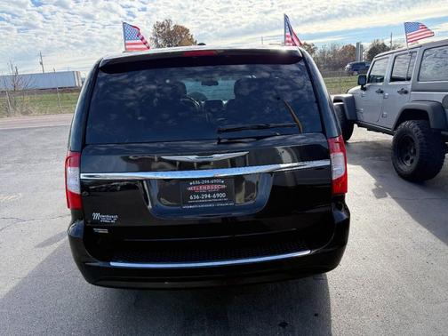 2016 Chrysler Town & Country Touring