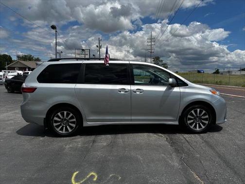 2020 Toyota Sienna LE