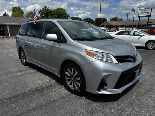 2020 Toyota Sienna LE