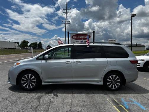 2020 Toyota Sienna LE