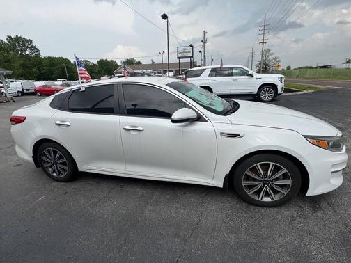 White 2016 Kia Optima LX