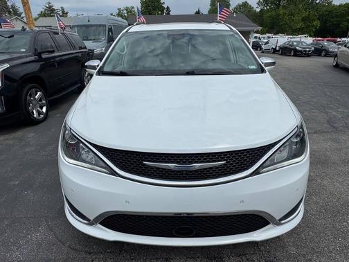 Bright White Clearcoat 2018 Chrysler Pacifica Limited