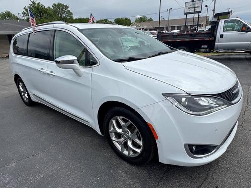 Bright White Clearcoat 2018 Chrysler Pacifica Limited