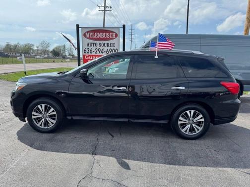 Black 2020 Nissan Pathfinder S 4dr SUV SUV