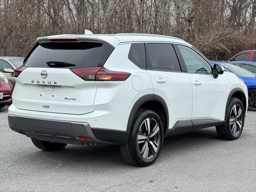 2024 Nissan Rogue SL