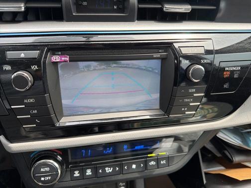 Classic Silver Metallic 2015 Toyota Corolla LE