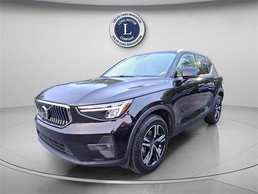 2023 Volvo XC40 B5 Plus Bright Theme