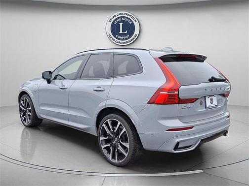 2024 Volvo XC60 Recharge Plug-In Hybrid T8 Ultimate Dark Theme
