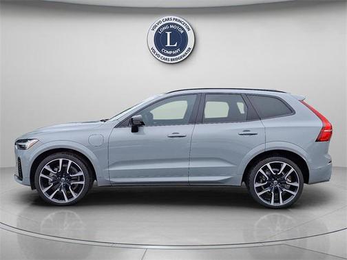 2024 Volvo XC60 Recharge Plug-In Hybrid T8 Ultimate Dark Theme