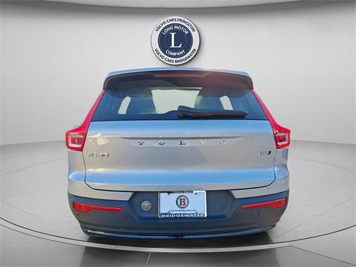 2025 Volvo XC40 B5 Plus Dark Theme