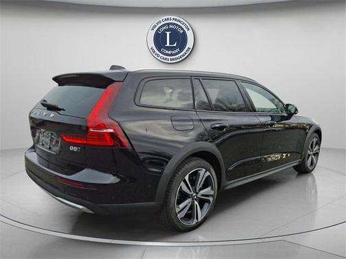 2025 Volvo V60 Cross Country B5 Plus