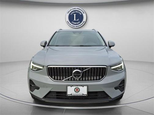 2025 Volvo XC40 B5 Plus Bright Theme
