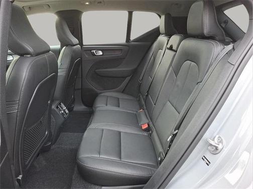 2025 Volvo XC40 B5 Plus Bright Theme