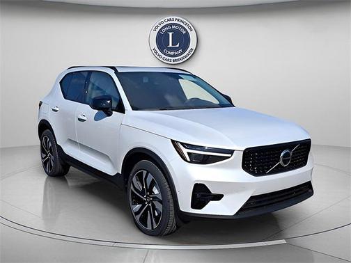 2025 Volvo XC40 B5 Plus Dark Theme