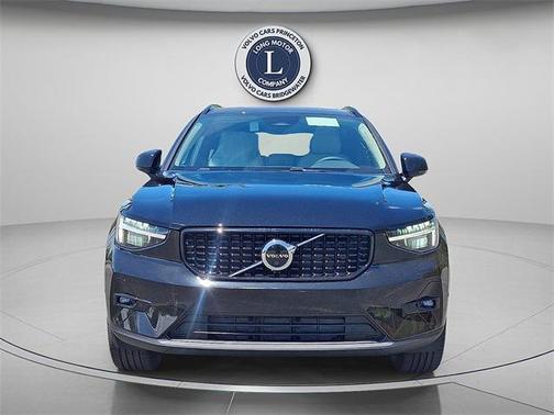 2025 Volvo XC40 B5 Plus Dark Theme