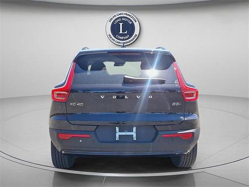 2025 Volvo XC40 B5 Plus Dark Theme