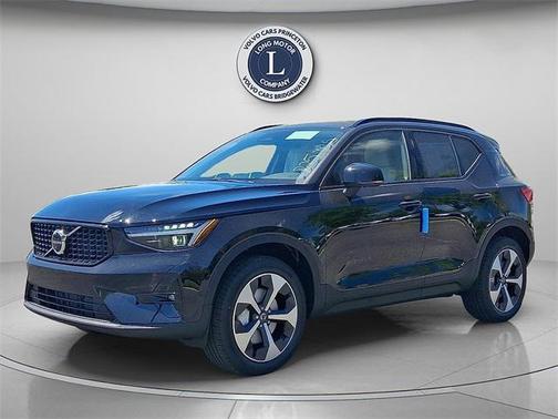 2025 Volvo XC40 B5 Plus Dark Theme