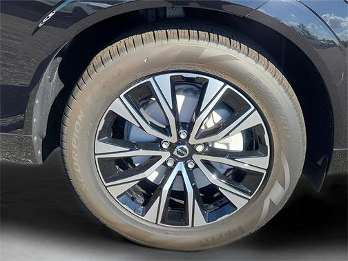 2025 Volvo XC60 B5 Core