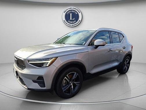Silver Dawn 2025 Volvo XC40 Core