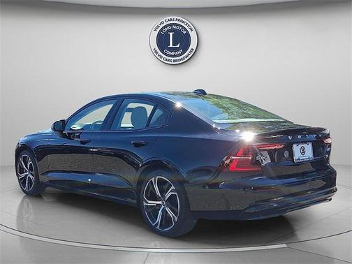 2023 Volvo S60 B5 Plus Dark Theme