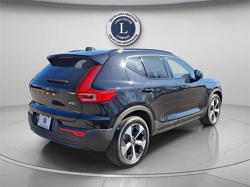 2025 Volvo XC40 B5 Plus Dark Theme