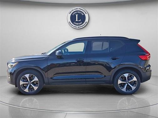 2025 Volvo XC40 B5 Plus Dark Theme