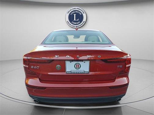 2020 Volvo S60 T5 Momentum