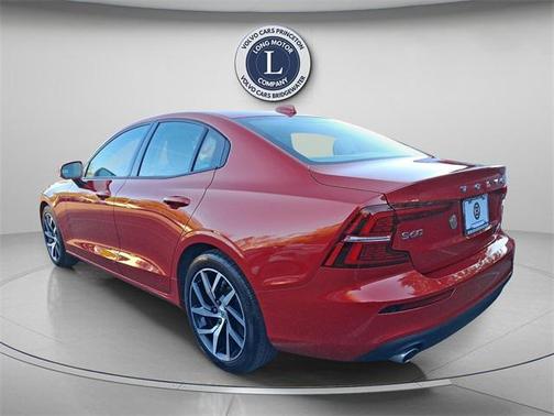 2020 Volvo S60 T5 Momentum
