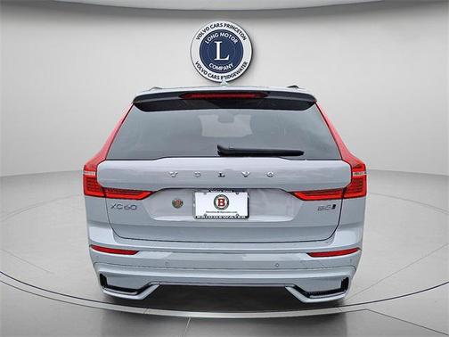 2024 Volvo XC60 B5 Core Dark Theme
