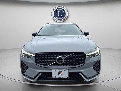 2024 Volvo XC60 B5 Core Dark Theme
