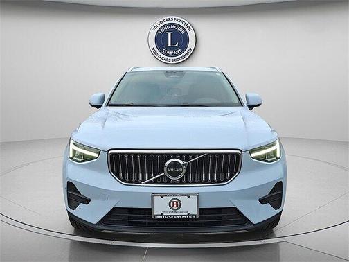 2025 Volvo XC40 Core