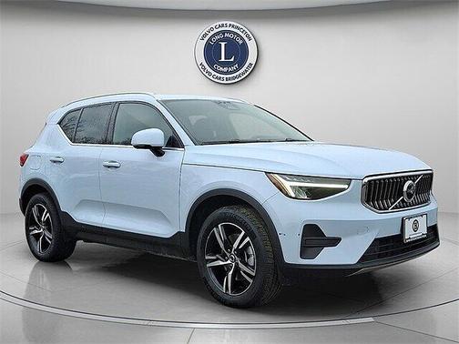 2025 Volvo XC40 Core