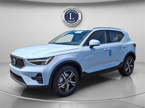 2025 Volvo XC40 B5 Core Bright Theme