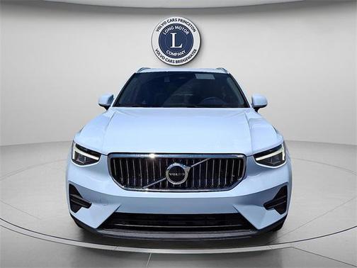2025 Volvo XC40 B5 Core Bright Theme