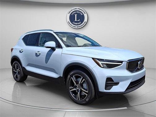 2025 Volvo XC40 B5 Core Bright Theme