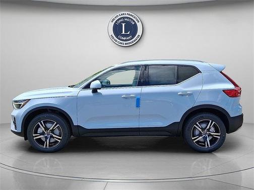 2025 Volvo XC40 B5 Core Bright Theme