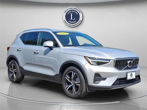 2025 Volvo XC40 B5 Core Bright Theme