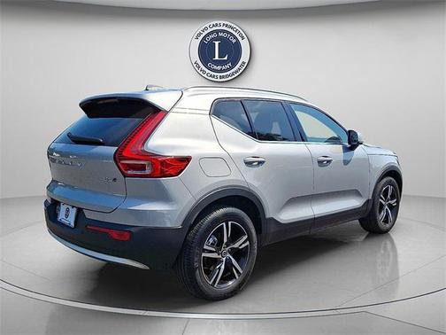 2025 Volvo XC40 B5 Core Bright Theme